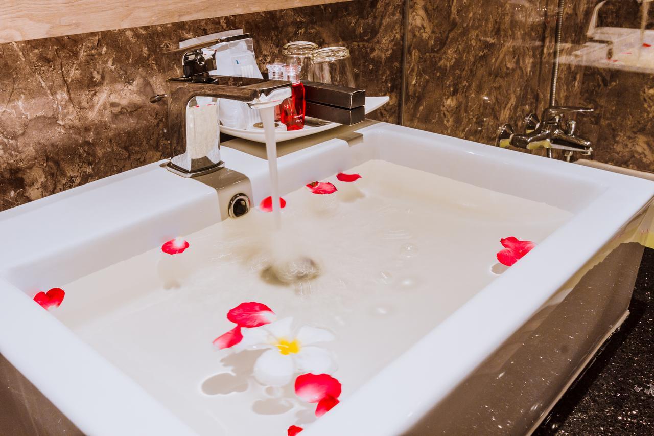 Airport Beach Hotel Phuket - Sha Extra Plus Nai Yang Beach Kültér fotó